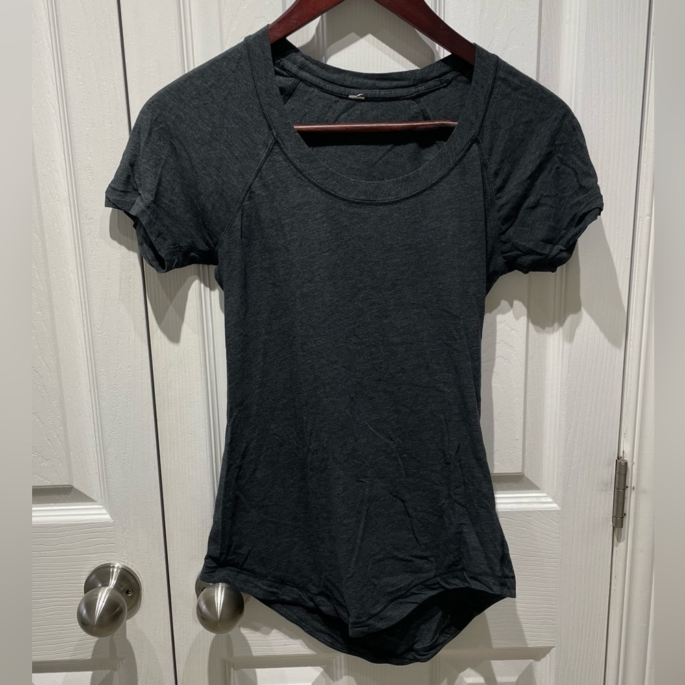 Lululemon fitted scoop neck t-shirt